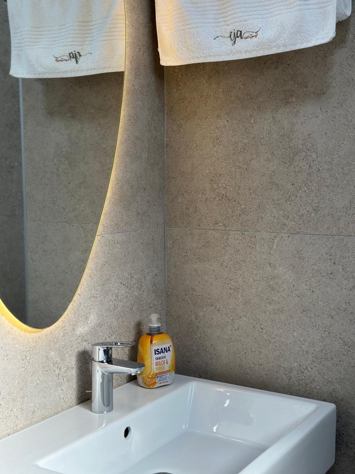 Eja Apartment 3 Tirana Zewnętrze zdjęcie